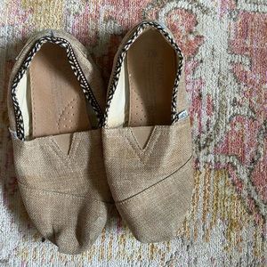 Toms burlap